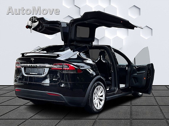 Tesla Model X 6 of 21
