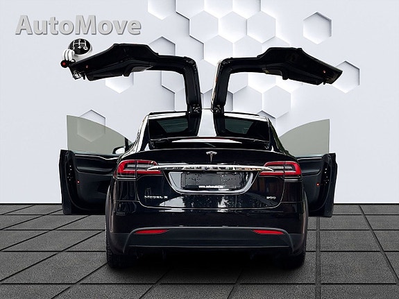 Tesla Model X 7 of 21