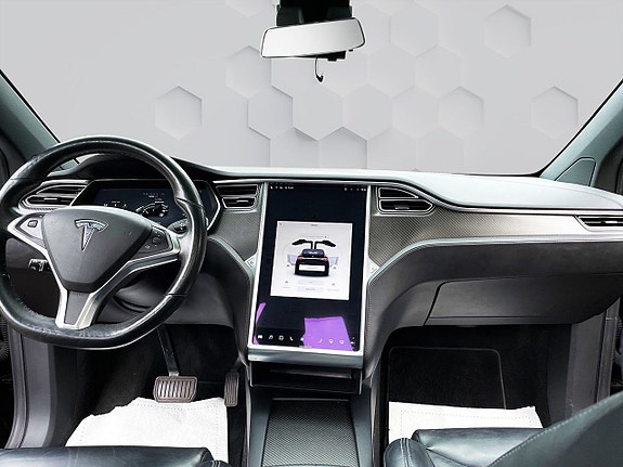Tesla Model X 10 of 21