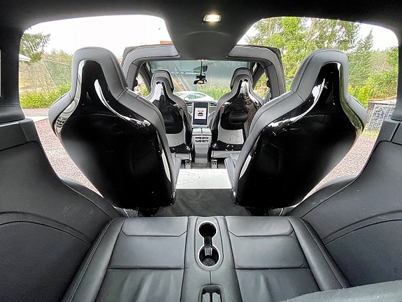 Tesla Model X 18 of 21