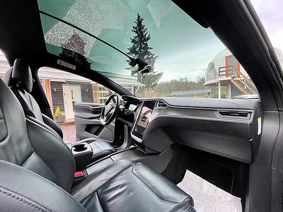 Tesla Model X 13 of 21