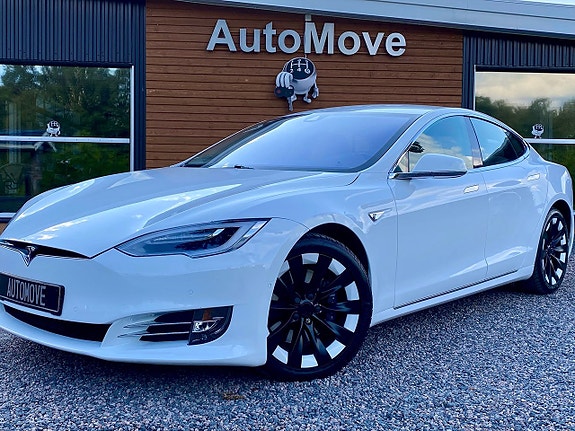 Tesla Model S 2 of 5