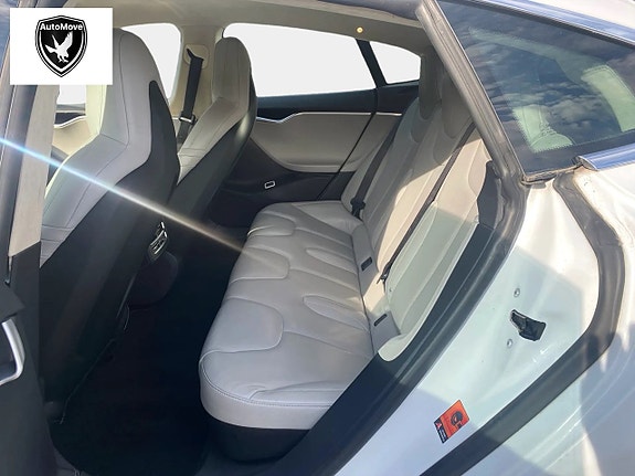 Tesla Model S 4 of 12