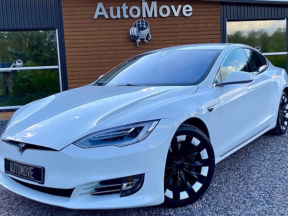 Tesla Model S 4 of 5