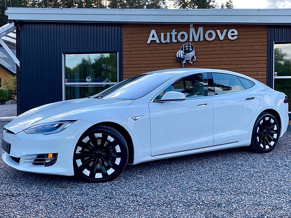 Tesla Model S 3 of 5