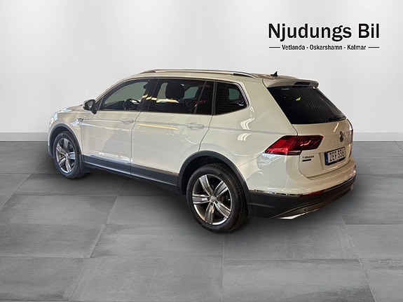 Volkswagen Tiguan Allspace 2 of 5
