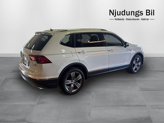 Volkswagen Tiguan Allspace 3 of 5