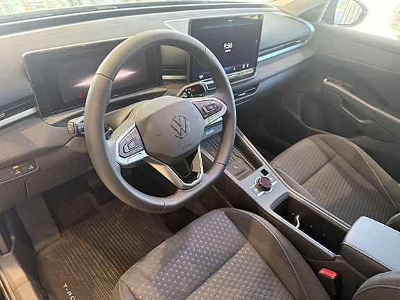 Volkswagen T-Roc 6 of 16