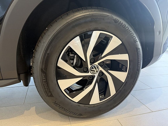 Volkswagen T-Roc 16 of 16