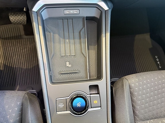 Volkswagen T-Roc 10 of 16