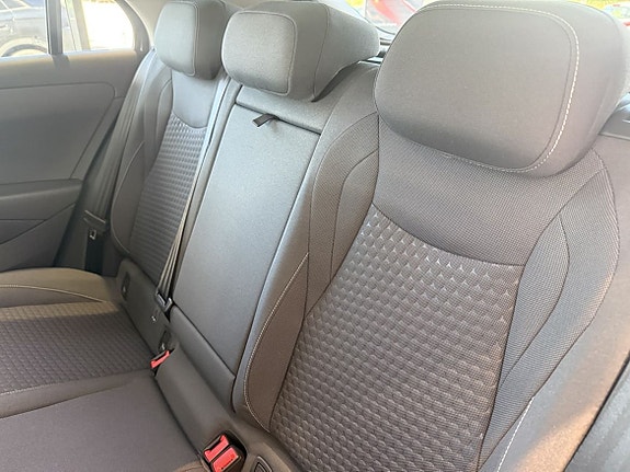 Volkswagen T-Roc 8 of 16