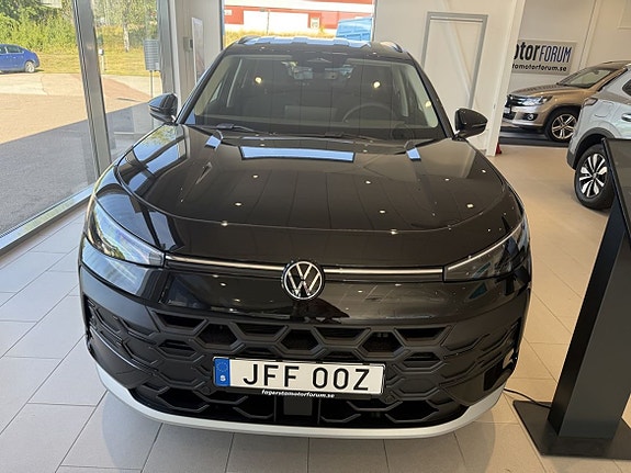 Volkswagen T-Roc 2 of 16