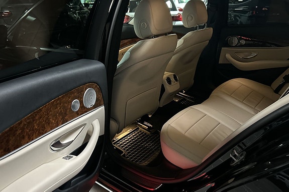 Mercedes-Benz E450 12 of 30