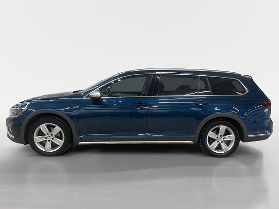 Volkswagen Passat Alltrack 3 of 5