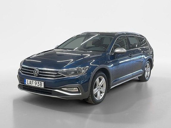 Volkswagen Passat Alltrack 2 of 5