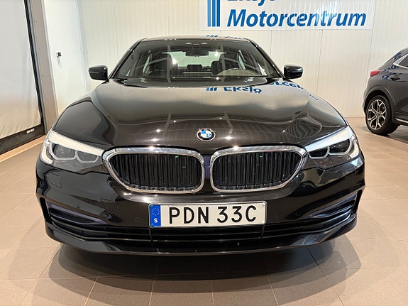 BMW 530e 2 of 5