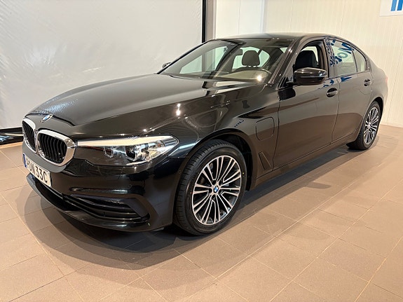 BMW 530e 3 of 5