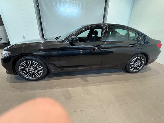 BMW 530e 4 of 5