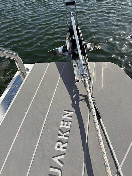 Quarken 27 Open 2022 Yamaha F300 V6 White 2025 i nyskick endast 50 gångtimmar 18 of 27