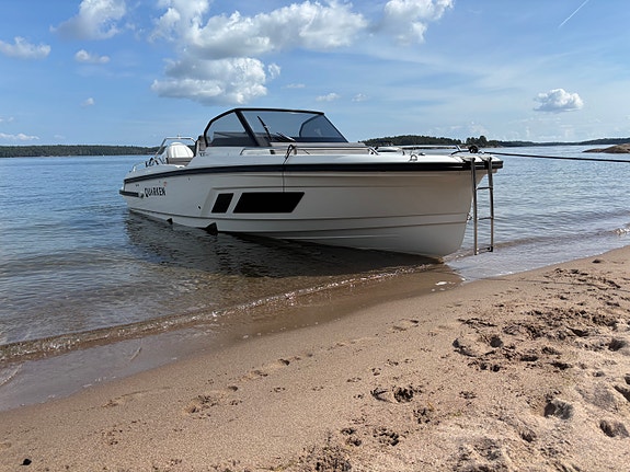 Quarken 27 Open 2022 Yamaha F300 V6 White 2025 i nyskick endast 50 gångtimmar 2 of 27