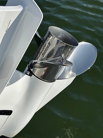 Quarken 27 Open 2022 Yamaha F300 V6 White 2025 i nyskick endast 50 gångtimmar 17 of 27