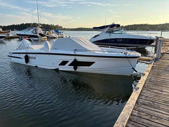 Quarken 27 Open 2022 Yamaha F300 V6 White 2025 i nyskick endast 50 gångtimmar 23 of 27