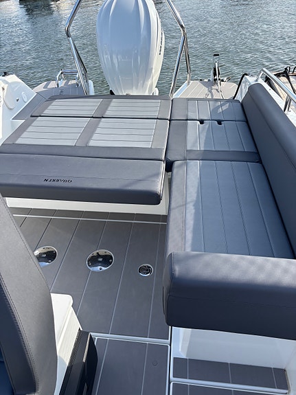 Quarken 27 Open 2022 Yamaha F300 V6 White 2025 i nyskick endast 50 gångtimmar 11 of 27