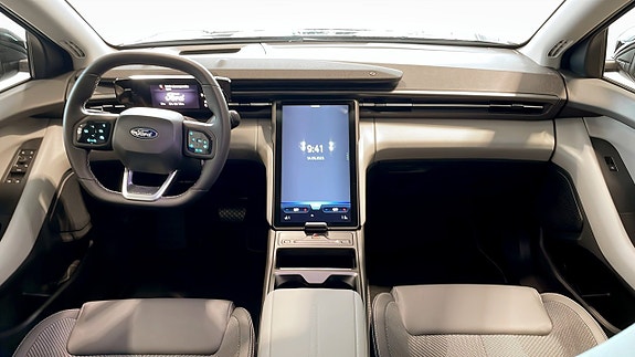 Ford Explorer 4 of 5