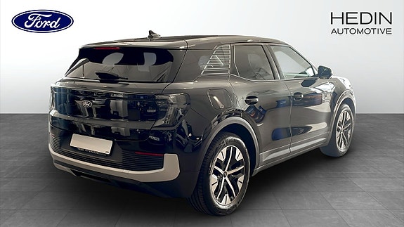 Ford Explorer 2 of 5