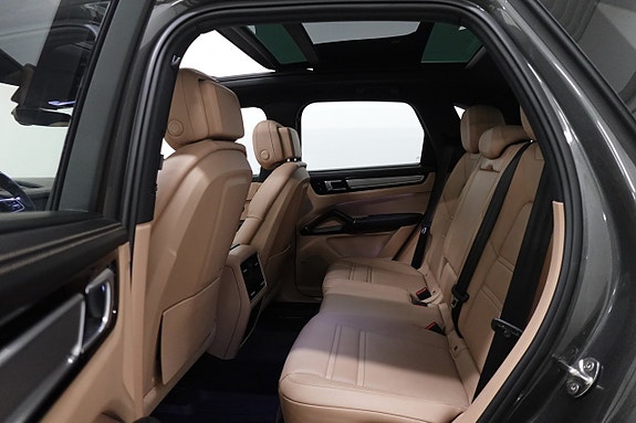 Porsche Cayenne 5 of 5