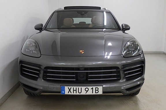 Porsche Cayenne 2 of 5