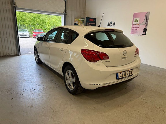 Opel Astra 4 of 5