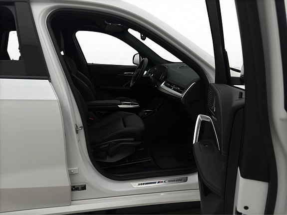 BMW iX1 16 of 27