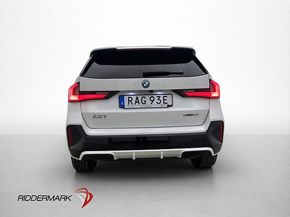 BMW iX1 6 of 27