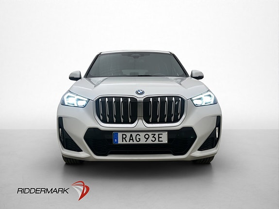 BMW iX1 2 of 5