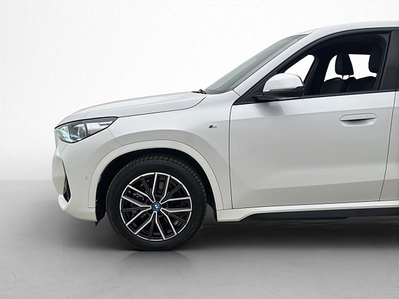 BMW iX1 24 of 27