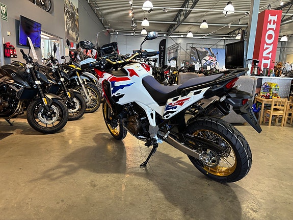 Honda CRF1100D4 Adv Sports DCT Africa Twin 4 of 5