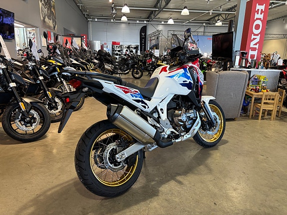 Honda CRF1100D4 Adv Sports DCT Africa Twin 3 of 5