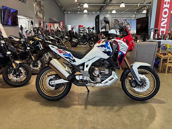 Honda CRF1100D4 Adv Sports DCT Africa Twin 2 of 5