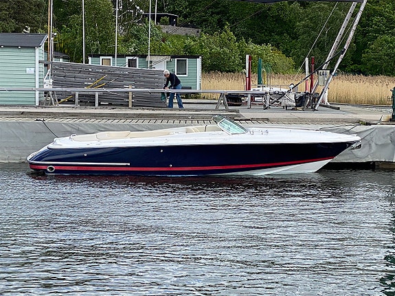 Chris-Craft Corsair 28 2 of 5