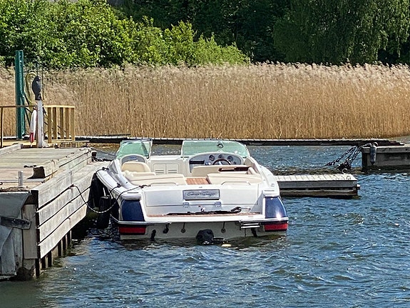 Chris-Craft Corsair 28 7 of 12