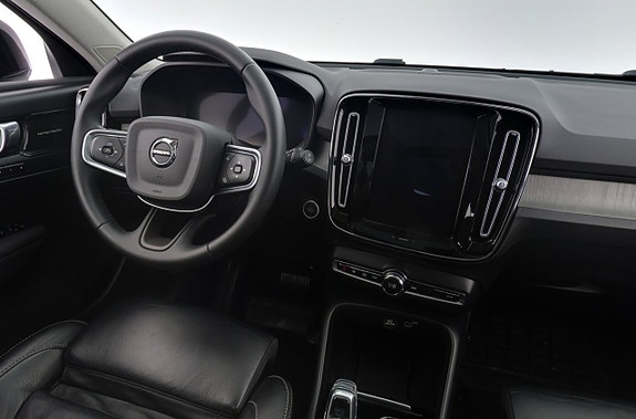 Volvo XC40 15 of 27