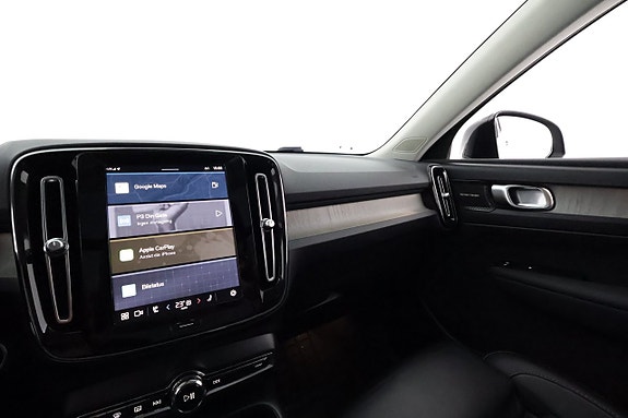Volvo XC40 17 of 27