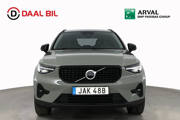 Volvo XC40 3 of 27