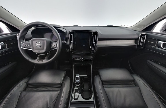 Volvo XC40 13 of 27
