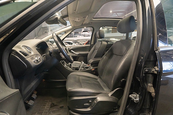 Ford S-MAX 16 of 24