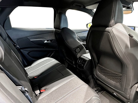 Peugeot 3008 8 of 17