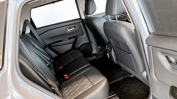 Nissan X-Trail 5 of 9