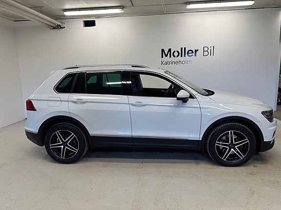 Volkswagen Tiguan 2 of 5