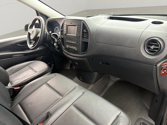 Mercedes-Benz eVito Tourer 27 of 30